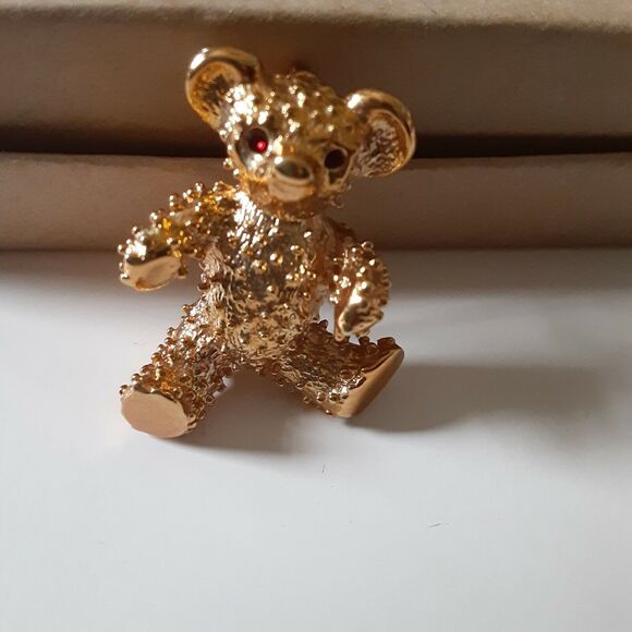 VINTAGE SIGNED Teddy Bear Brooch Heavy Red Rhinestone eyes - Picture 1 of 10